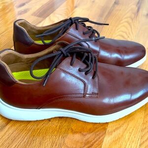 EUC Men’s Florsheim leather dress shoes size 8 - only worn twice!